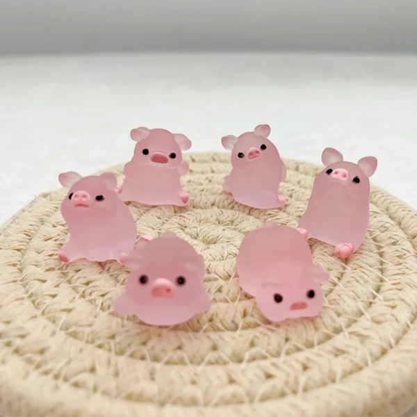 A Set Of Six Resin Cute Glow-In-The-Dark Piggy Ornament DIY Keychain Micro-Landscaping Accessories Home Desktop Car Decoration - Image 4