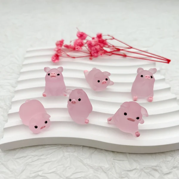 A Set Of Six Resin Cute Glow-In-The-Dark Piggy Ornament DIY Keychain Micro-Landscaping Accessories Home Desktop Car Decoration - Image 5